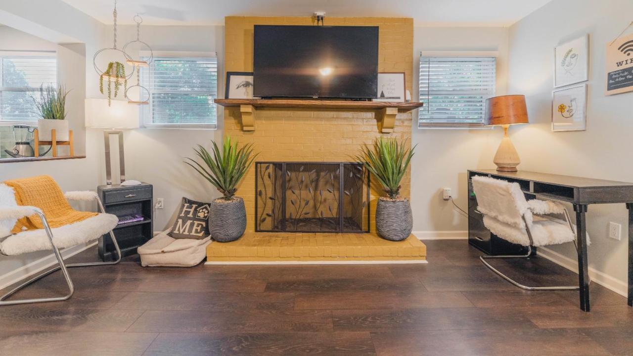 King Bed Open Floorplan In Heart Of Bham Villa Birmingham Bagian luar foto