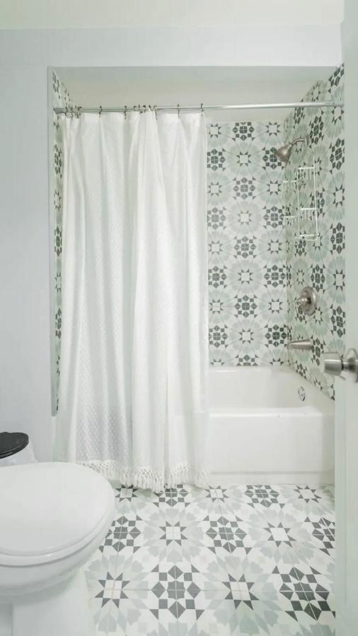 King Bed Open Floorplan In Heart Of Bham Villa Birmingham Bagian luar foto