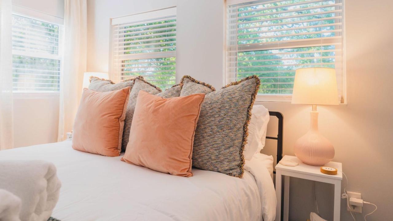 King Bed Open Floorplan In Heart Of Bham Villa Birmingham Bagian luar foto