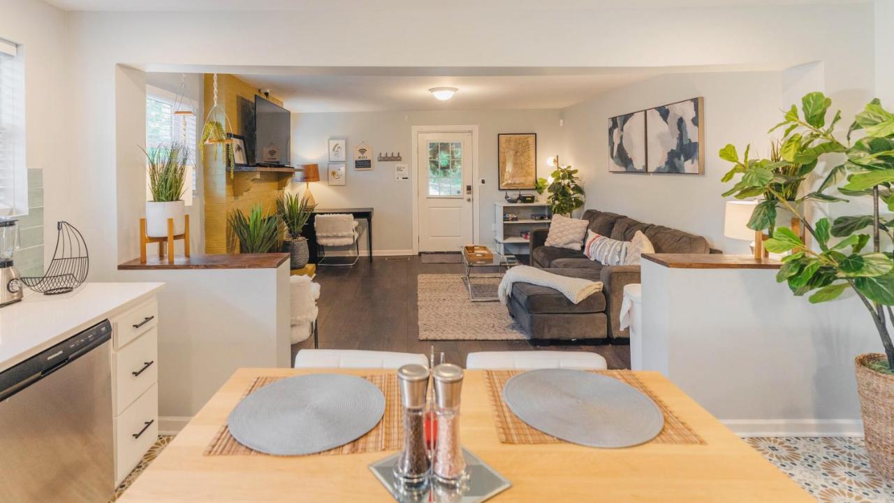 King Bed Open Floorplan In Heart Of Bham Villa Birmingham Bagian luar foto