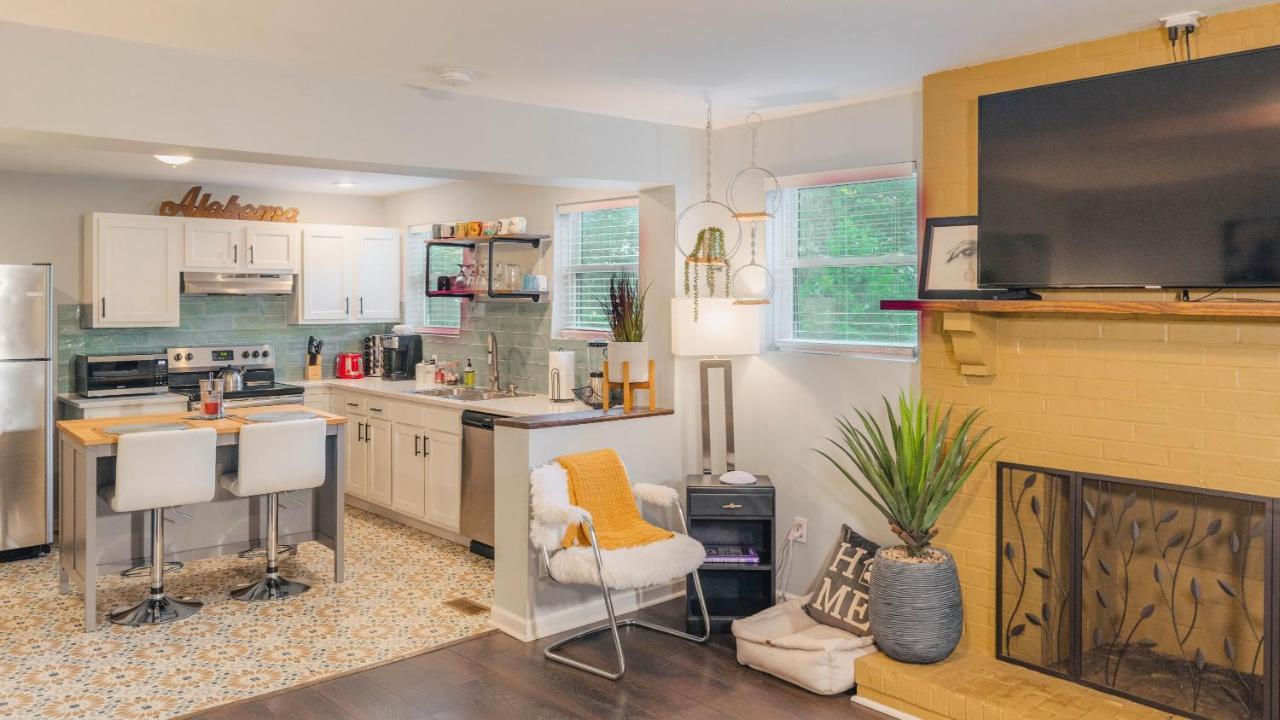 King Bed Open Floorplan In Heart Of Bham Villa Birmingham Bagian luar foto
