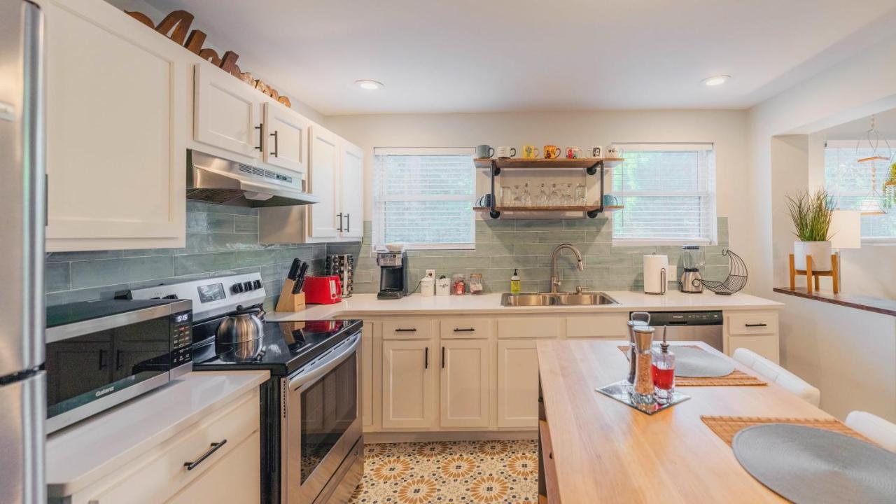 King Bed Open Floorplan In Heart Of Bham Villa Birmingham Bagian luar foto