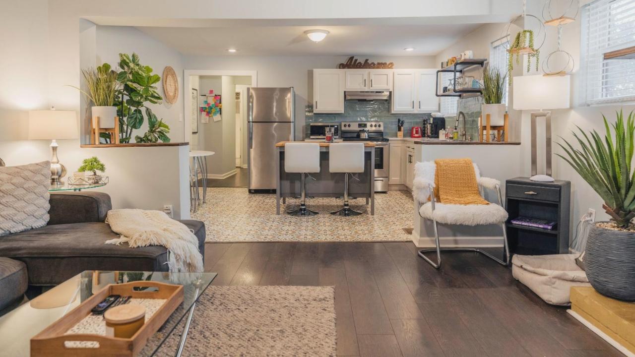King Bed Open Floorplan In Heart Of Bham Villa Birmingham Bagian luar foto
