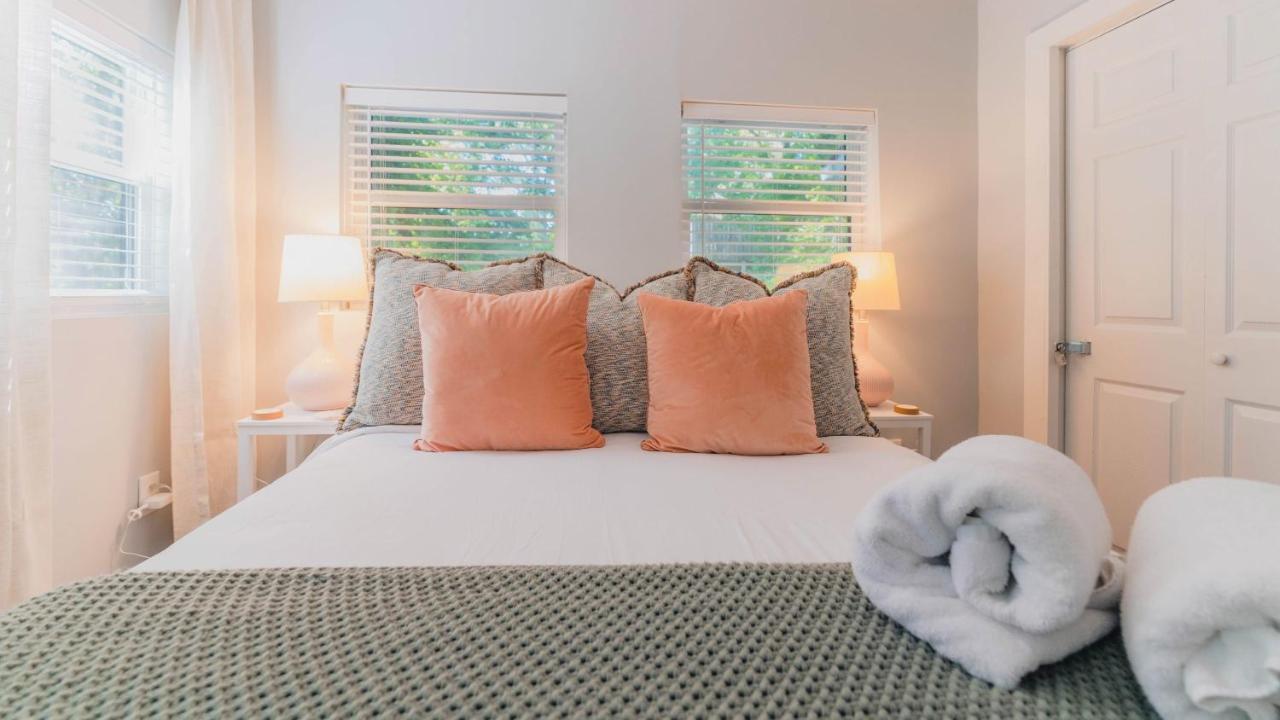 King Bed Open Floorplan In Heart Of Bham Villa Birmingham Bagian luar foto